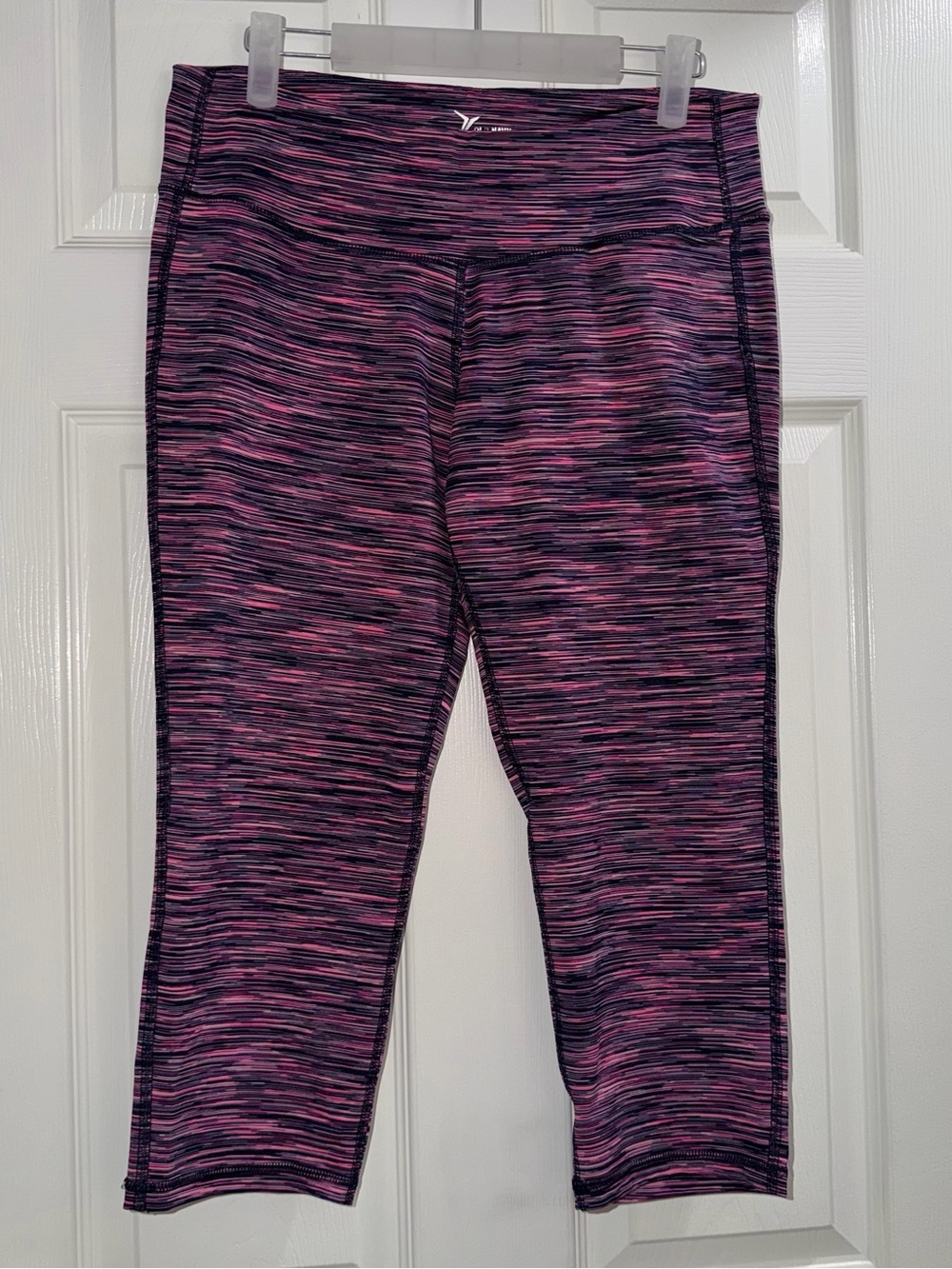 Old Navy Pink and Black Space-Dye Capri Leggings